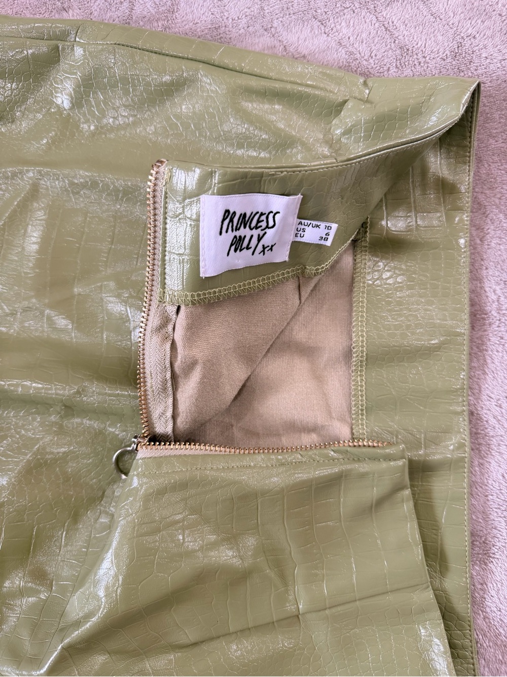 Princess Polly Green Faux Croc Leather Mini Skirt with Front Slit Size 6 Edgy - Picture 5 of 9